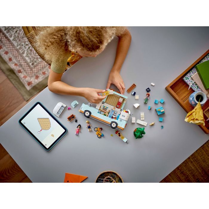 Конструктор LEGO Friends Пригоди на фургоні дружби (42663) зображення 12