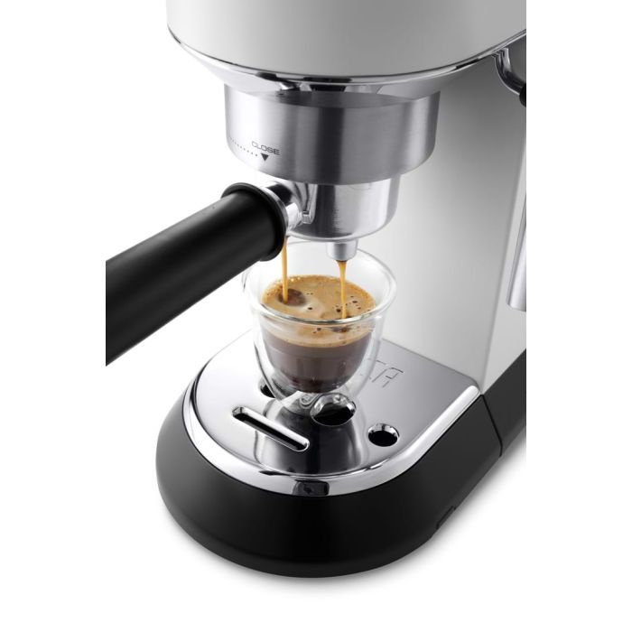 Рожковая кофеварка эспрессо DeLonghi EC685W изображение 11