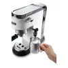Рожковая кофеварка эспрессо DeLonghi EC685W изображение 12