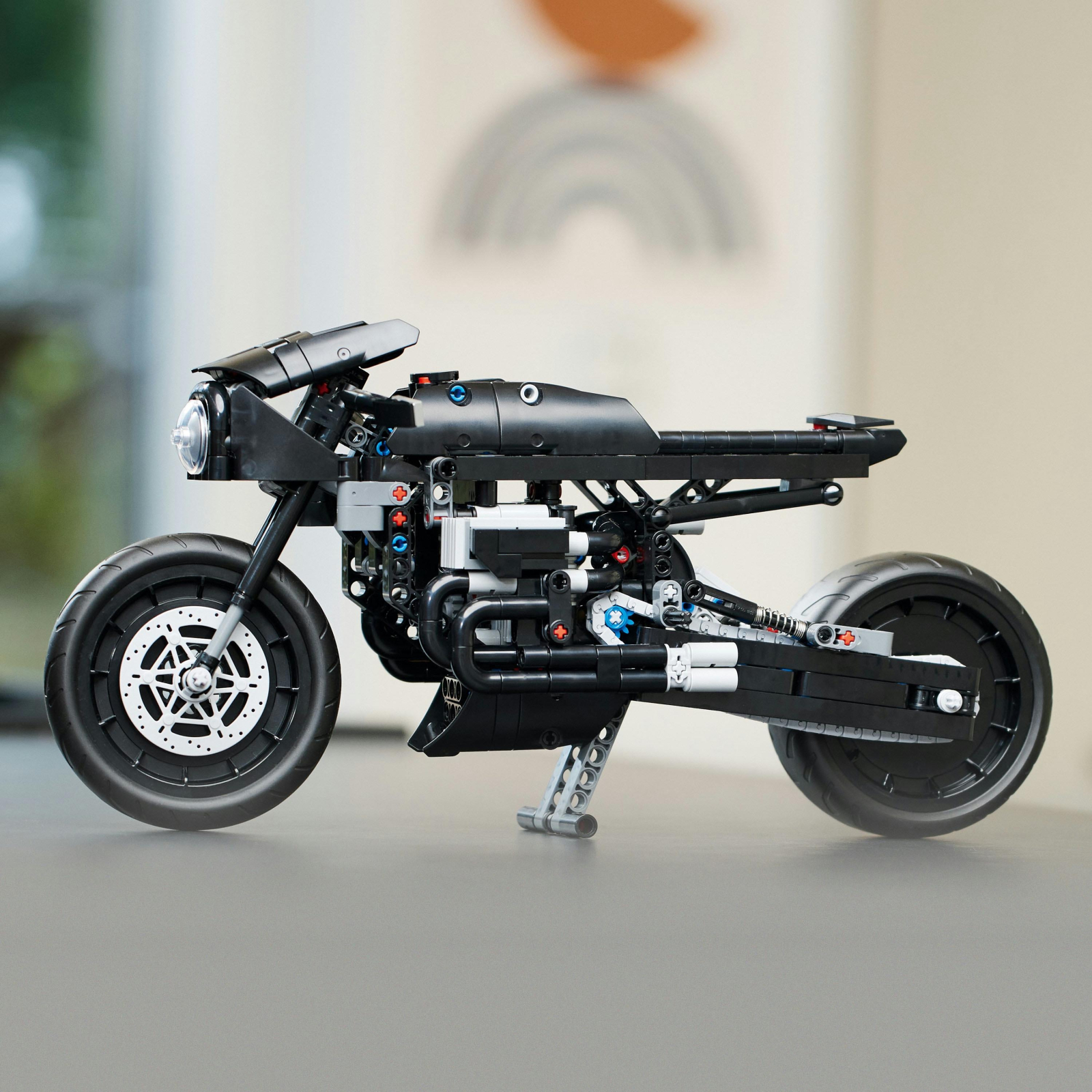 Конструктор LEGO Technic Бэтмен: Бэтцикл 641 деталь (42155) изображение 8