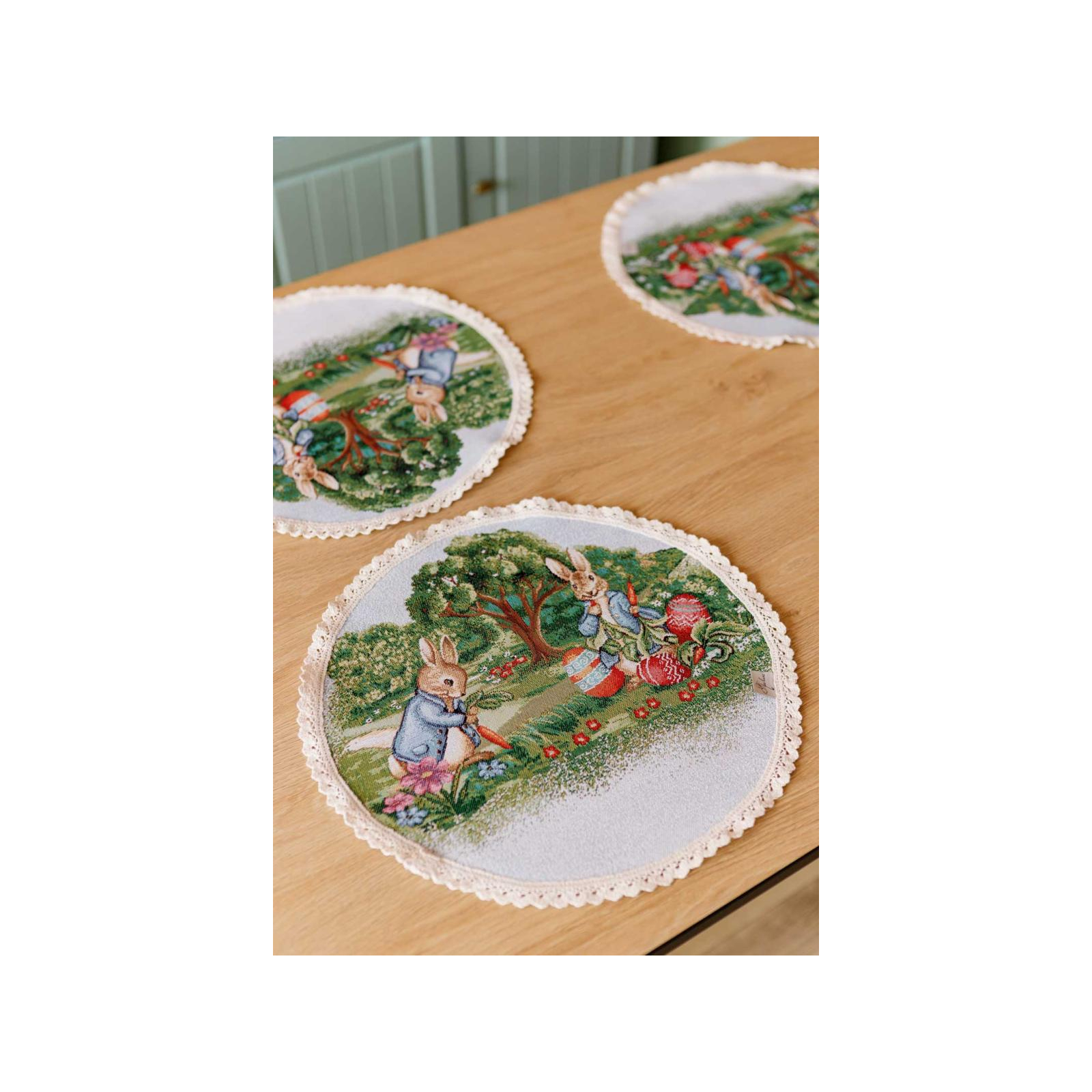 Серветка на стіл Прованс Великодня гобеленова кругла Галявина Заєць з морквою D-35 (034341) зображення 2