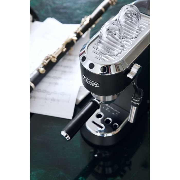 Рожковая кофеварка эспрессо DeLonghi EC685.BK изображение 10
