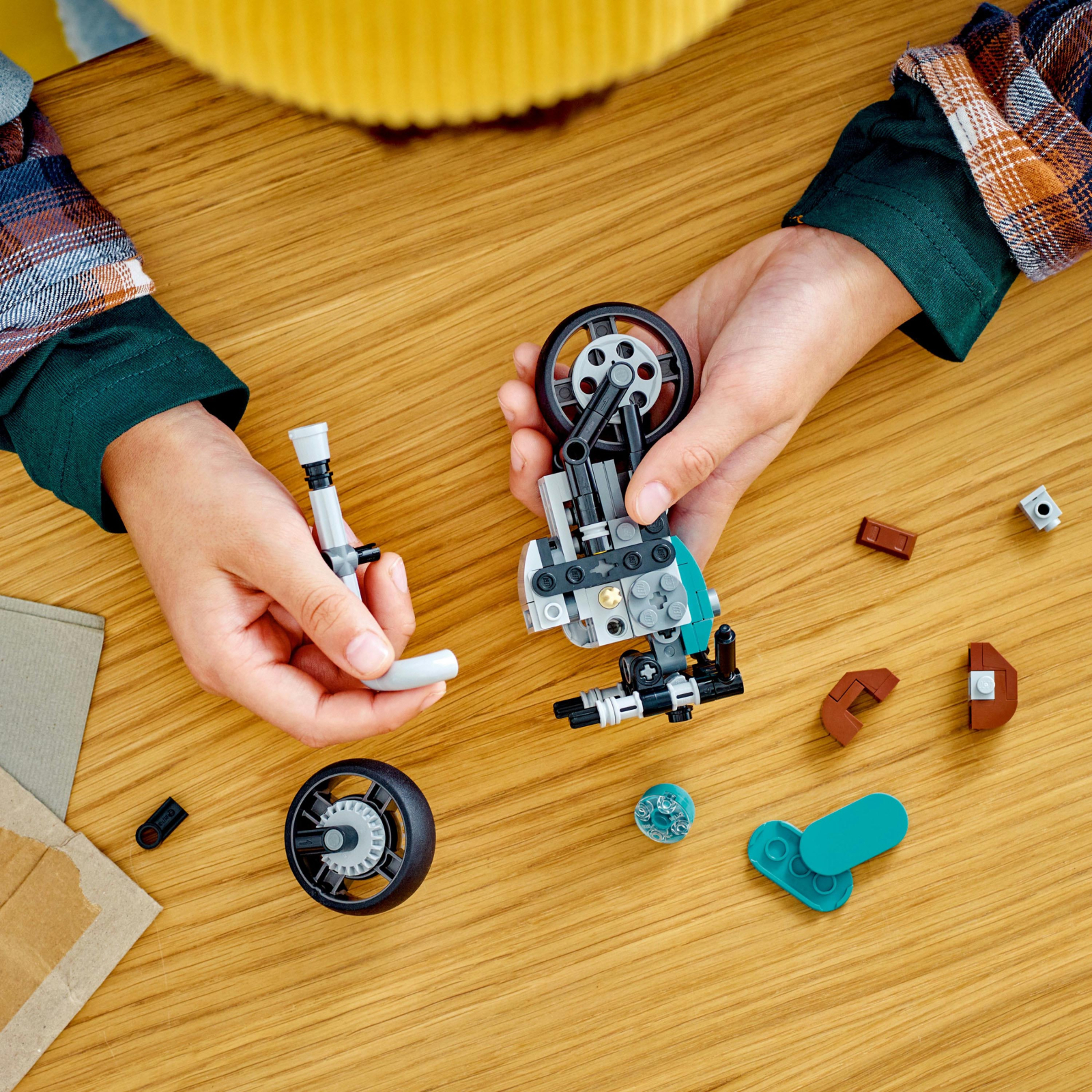 Конструктор LEGO Creator Винтажный мотоцикл 128 деталей (31135) изображение 7