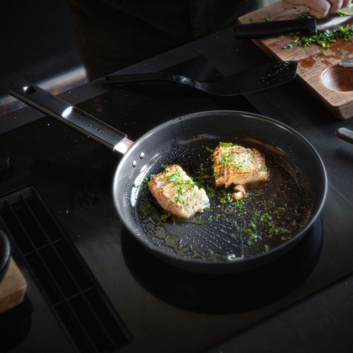 Сковорода Fiskars Hard Face 28 см (1075520) изображение 10