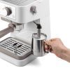 Рожковая кофеварка эспрессо DeLonghi EC 260 W (EC260W) изображение 4