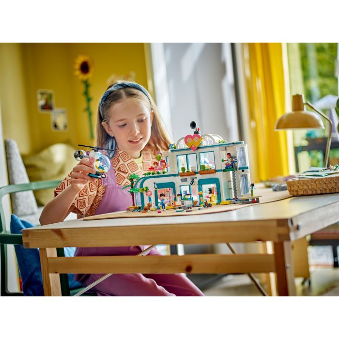 Конструктор LEGO Friends Лікарня в Хартлейк-Сіті 1045 деталей (42621) зображення 12