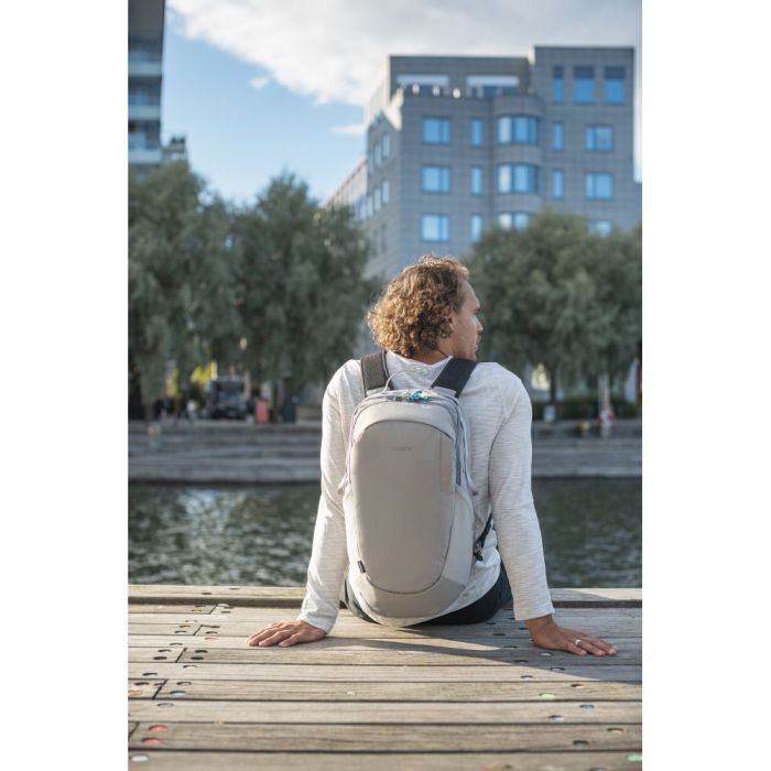 Рюкзак туристический Pacsafe Eco 25L сірий (41101145) изображение 9
