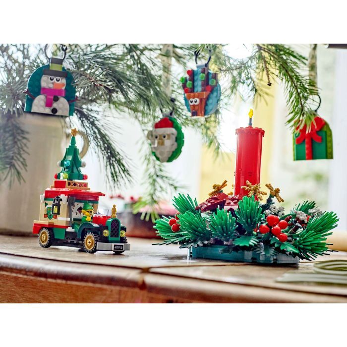 Конструктор LEGO Iconic Вантажівка Санти (40746) зображення 6 Конструктор LEGO Iconic Вантажівка Санти (40746) зображення 6