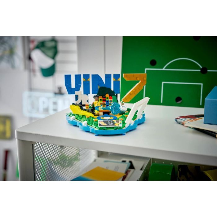 Конструктор LEGO Editions Football Винисиус Жуниор — лучшие моменты футбольных матчей (43027) изображение 12