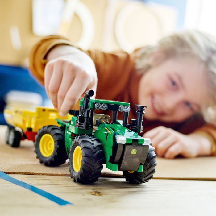 Конструктор LEGO Technic John Deere 9620R 4WD Tractor 390 деталей (42136) изображение 3