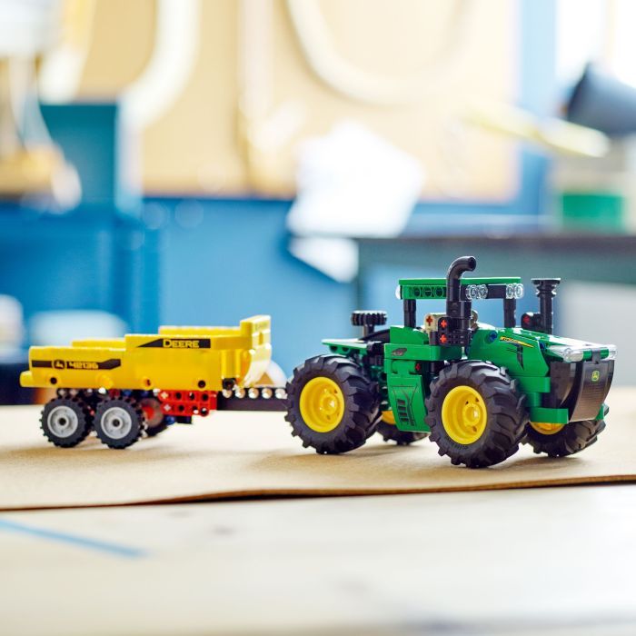Конструктор LEGO Technic John Deere 9620R 4WD Tractor 390 деталей (42136) изображение 5