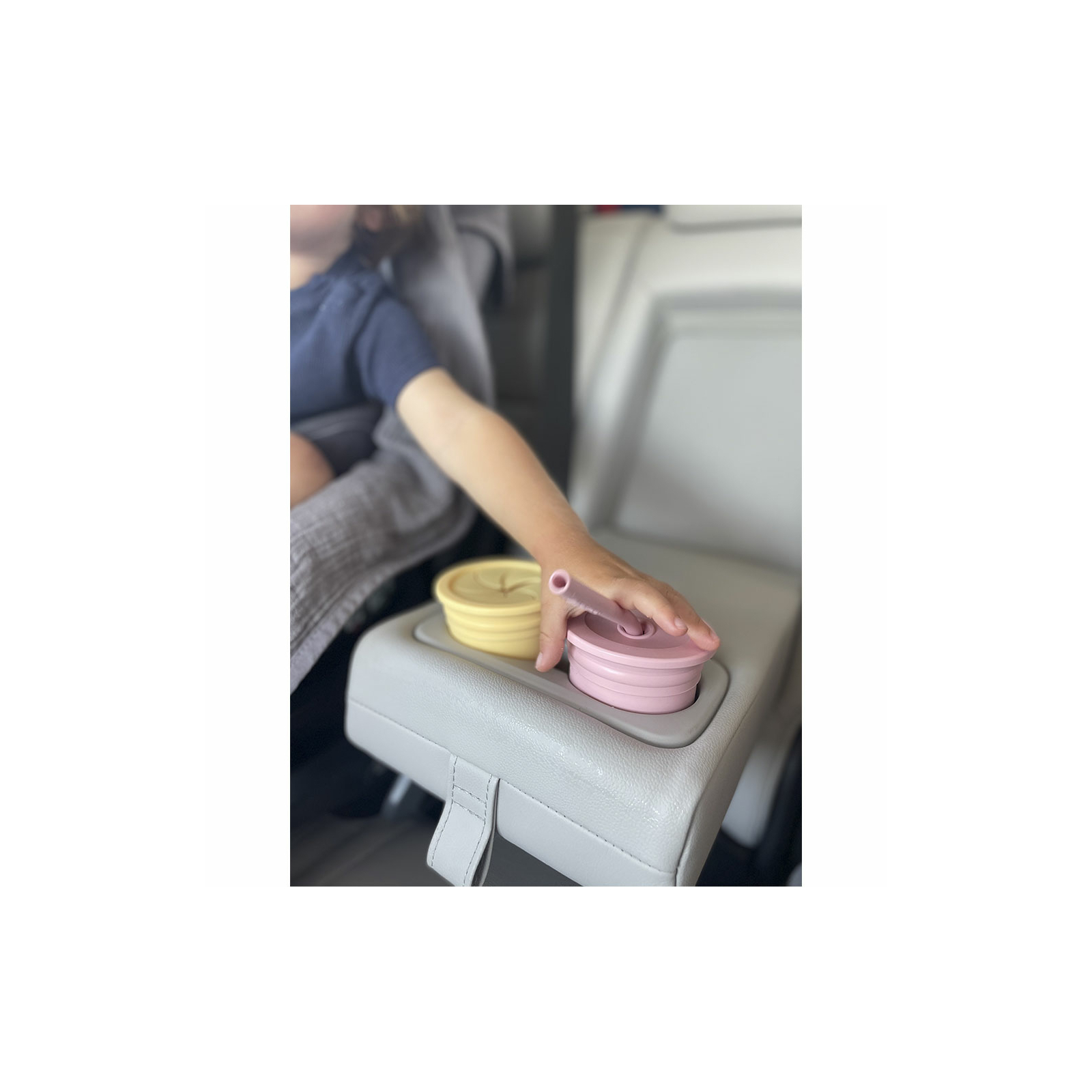 Поильник-непроливайка MinikOiOi Sip+Snack - Pinky Pink / Powder Grey (101100108) изображение 7