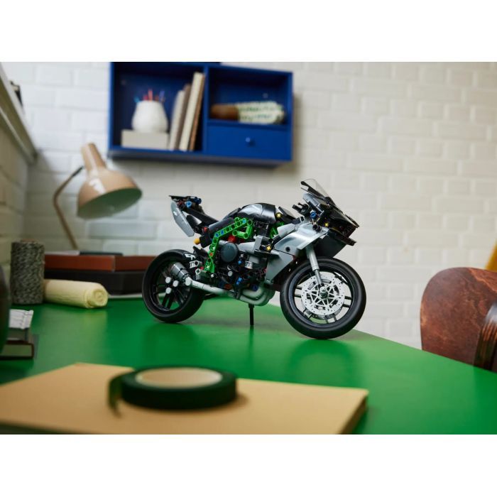 Конструктор LEGO Technic Мотоцикл Kawasaki Ninja H2R 643 деталі (42170) зображення 3