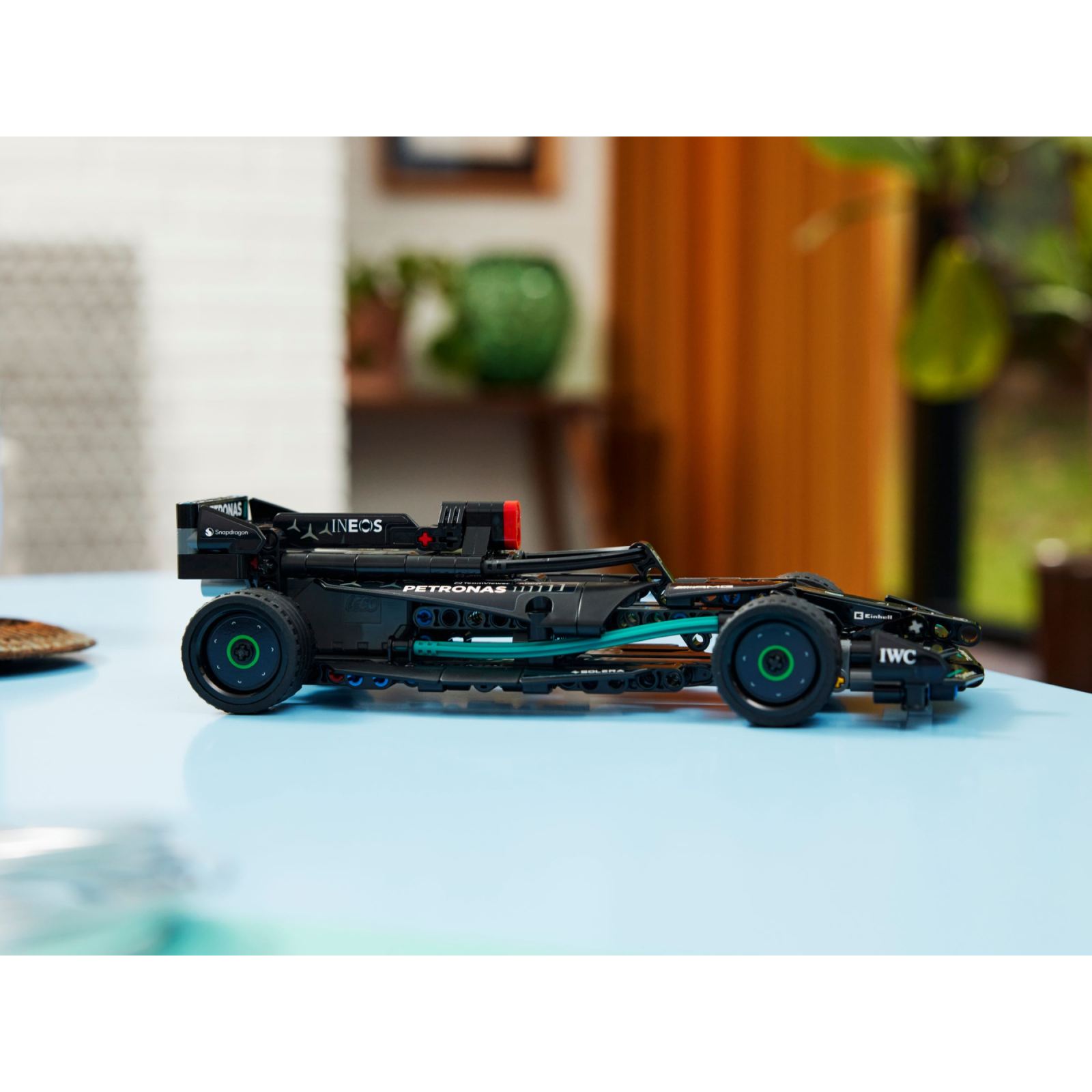 Конструктор LEGO Technic Mercedes-AMG F1 W14 E Performance Pull-Back 240 деталей (42165) изображение 8
