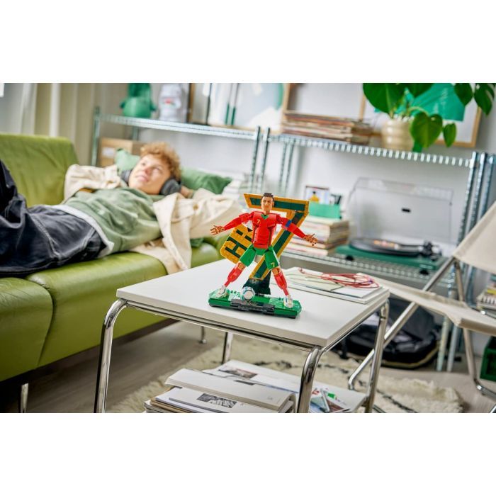 Конструктор LEGO Editions Football Криштиану Роналду — легенда футбола (43016) изображение 8