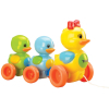 Каталка Tomy Семья утят (4613) изображение 3