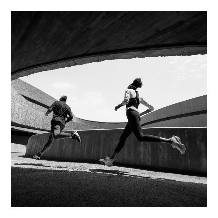 Смарт-часы Apple Watch Ultra 2 GPS + Cellular, 49mm Titanium Case with Blue Ocean Band (MREG3UL/A) изображение 4