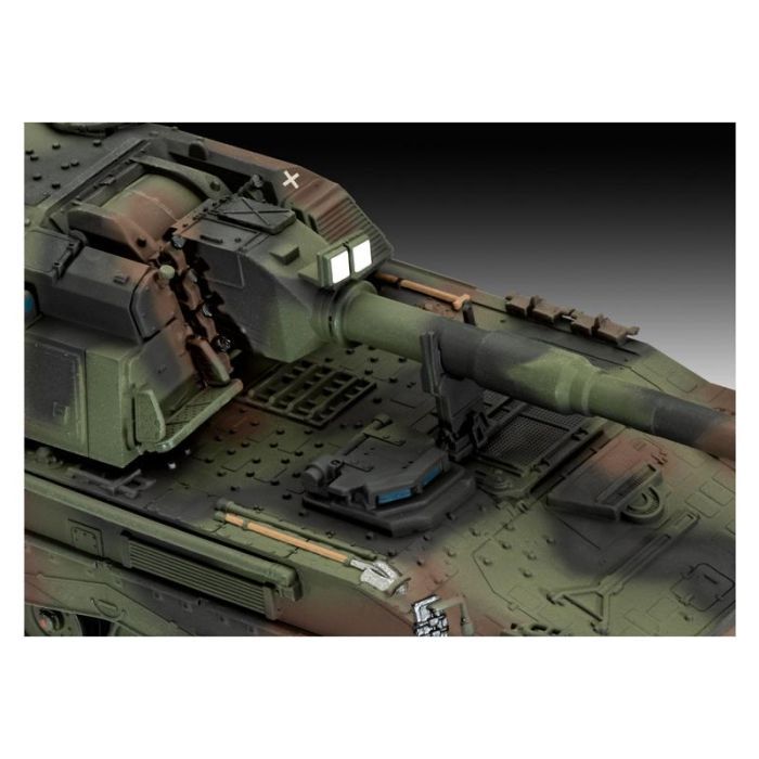 Сборная модель Revell САУ Panzerhaubitze 2000 (версия UA) уровень 4 масштаб 1:72 (RVL-63347) изображение 4