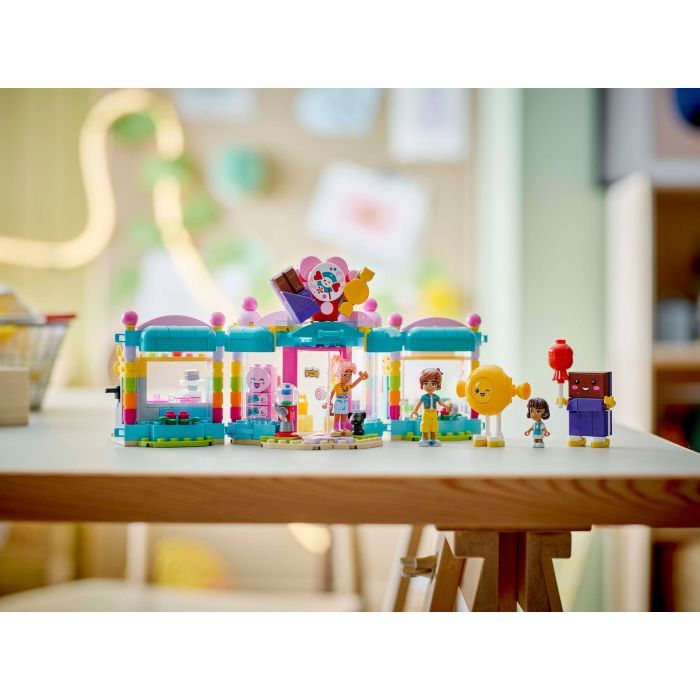 Конструктор LEGO Friends Кондитерская Хартлейк-Сити (42649) изображение 11