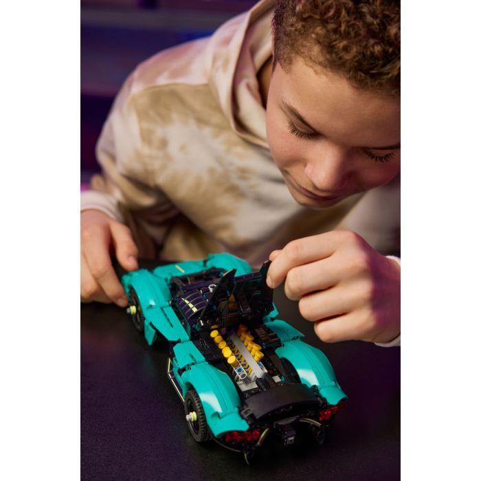 Конструктор LEGO Technic Aston Martin Valkyrie (42208) зображення 9