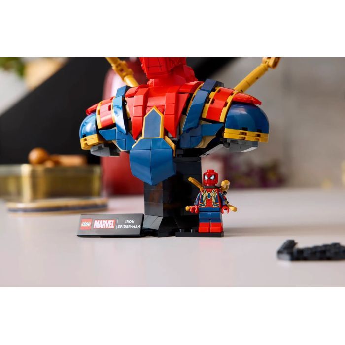 Конструктор LEGO Super Heroes Погруддя Залізної Людини-Павука (76326) зображення 7