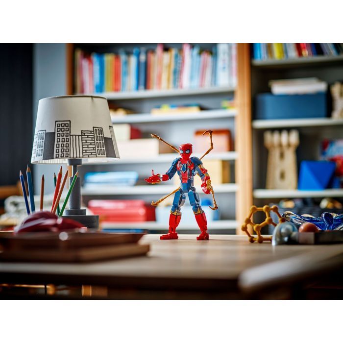 Конструктор LEGO Marvel Фигурка Железного Человека-Паука для сборки 303 детали (76298) изображение 8