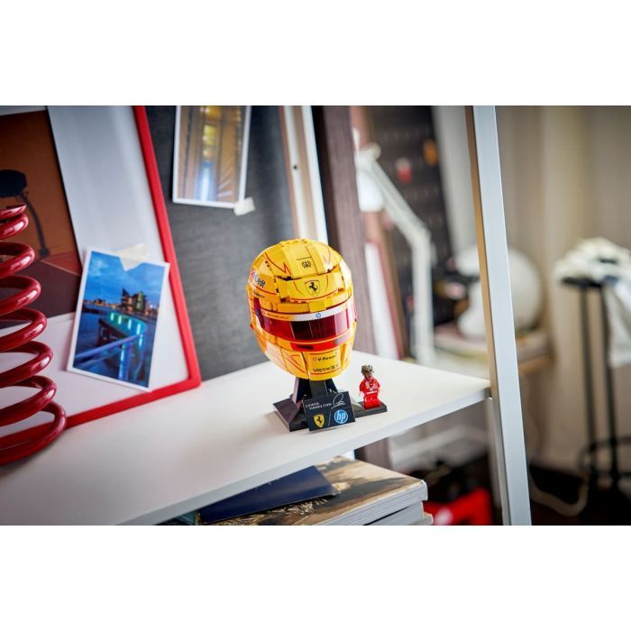Конструктор LEGO Editions Formula 1 Шлем Льюиса Гамильтона из команды Scuderia Ferrari HP (43022-) изображение 12