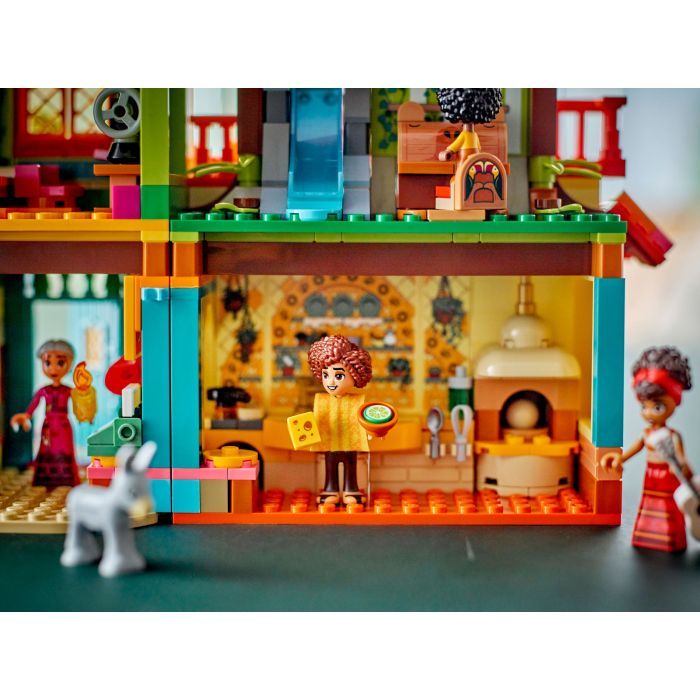 Конструктор LEGO Disney Волшебный дом Мадригал (43245-) изображение 7