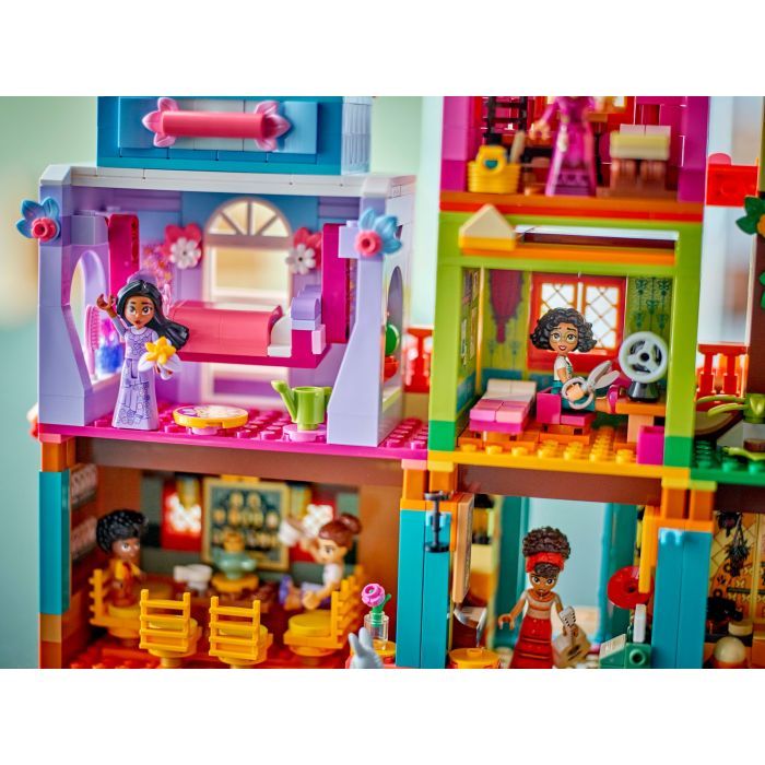 Конструктор LEGO Disney Волшебный дом Мадригал (43245-) изображение 8