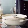 Сотейник KitchenAid Cast Iron чавунний з кришкою, 26 см, 2,77 л, мигдалевий крем (CC009010-001) зображення 4