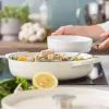 Сотейник KitchenAid Cast Iron чавунний з кришкою, 26 см, 2,77 л, мигдалевий крем (CC009010-001) зображення 5