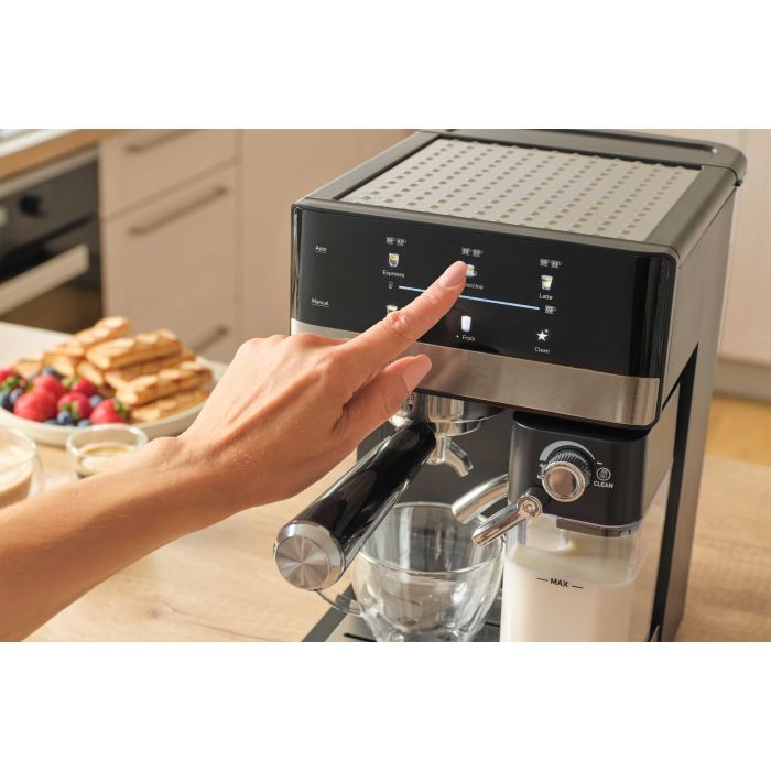 Рожковая кофеварка эспрессо Sencor SES4060BK изображение 15