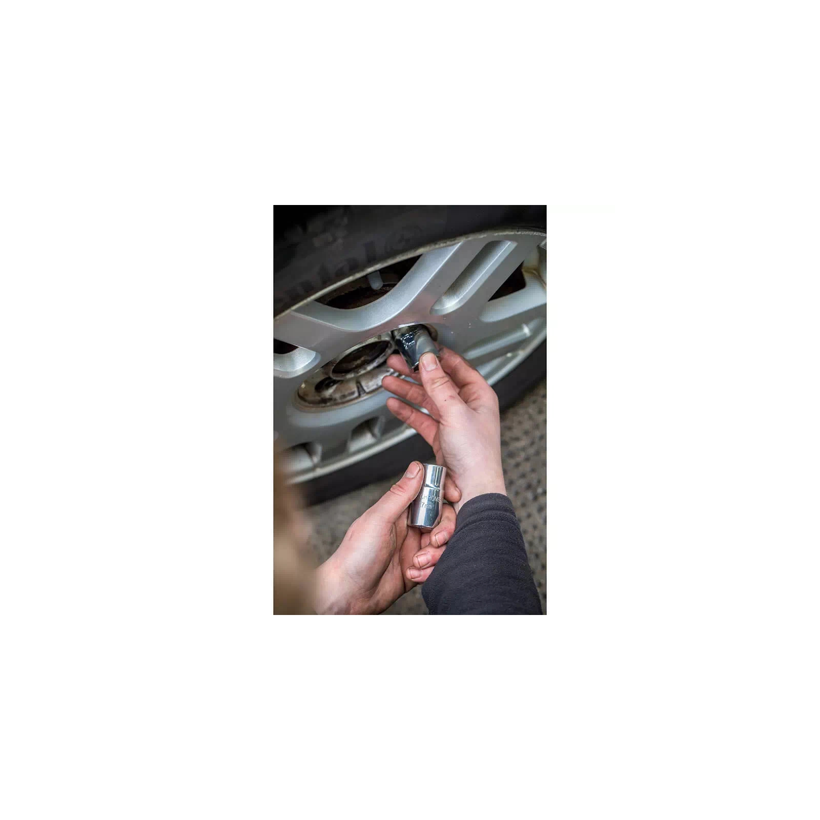 Ключ Stanley телескопический для замены колес, головки 17/19 мм и 21/23 мм. (STHT80890-0) изображение 4