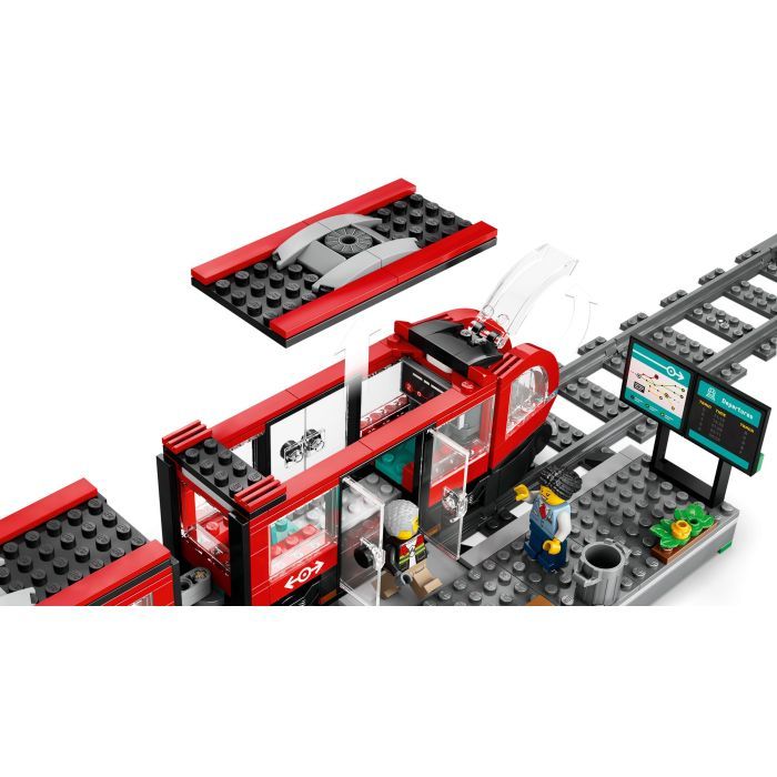 Конструктор LEGO City Трамвай и вокзал в центре города 811 деталей (60423) изображение 5
