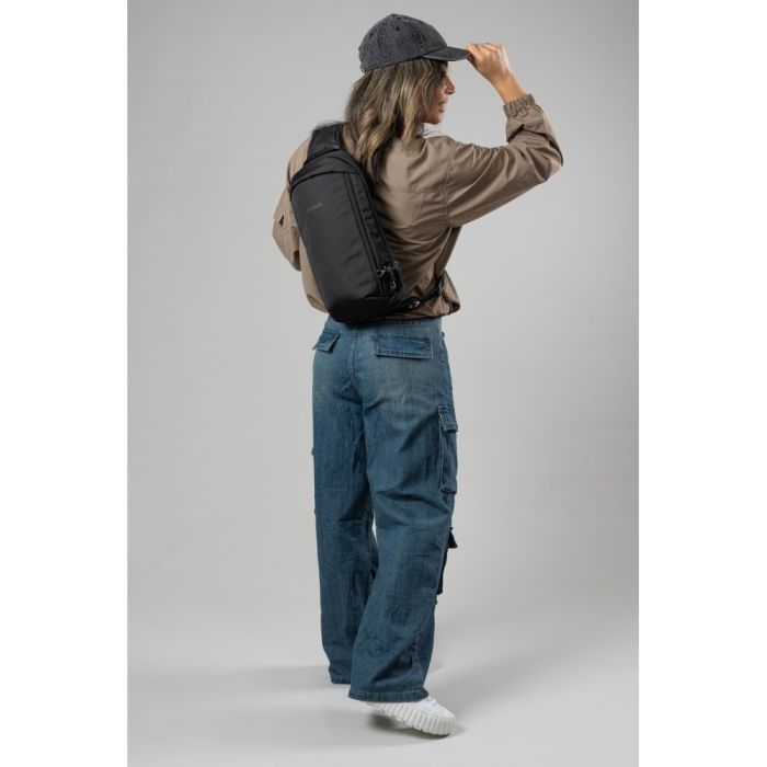 Сумка Pacsafe Vibe 325 sling pack Черная (60221130) изображение 10