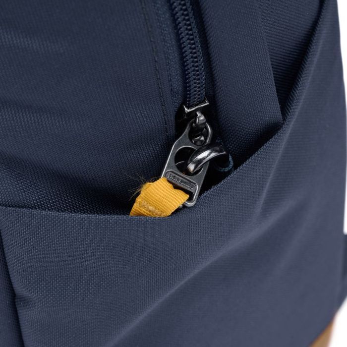 Рюкзак туристический Pacsafe Go 25L свіжий м'ятний (35115528) изображение 8