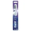 Зубная щетка Oral-B Pro 3D White Advanced Отбеливание Средней жесткости 1 шт. (8700216476324) изображение 2