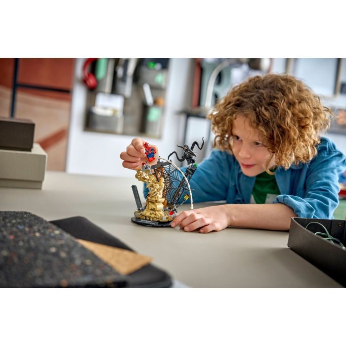 Конструктор LEGO Super Heroes Легендарное сражение: Человек-паук vs. Песчаный человек (76334) изображение 9