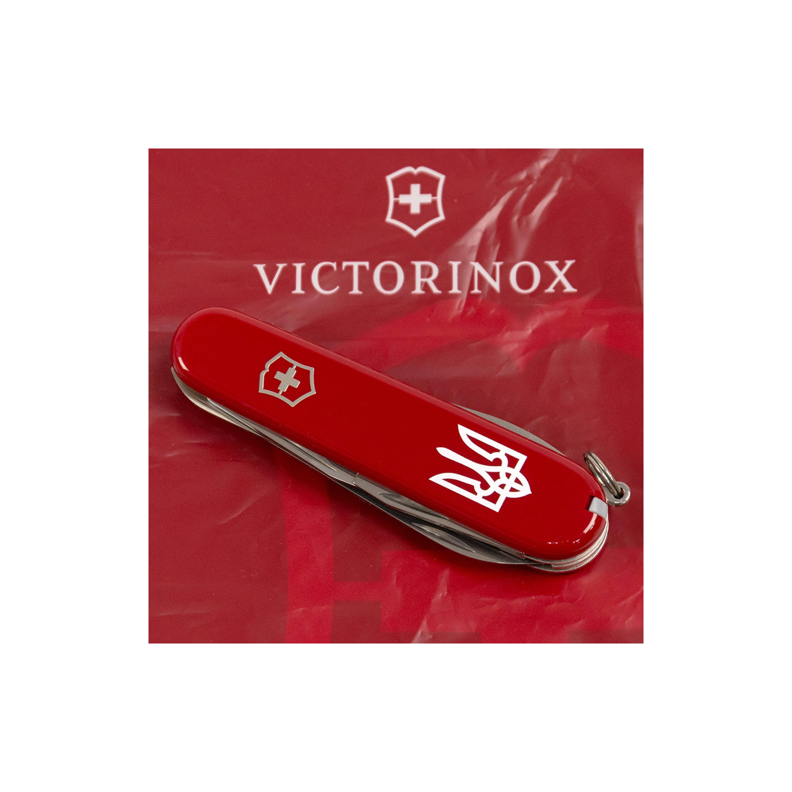 Ніж Victorinox Camper Ukraine Red "Тризуб Готичний білий" (1.3613_T0630u) зображення 3
