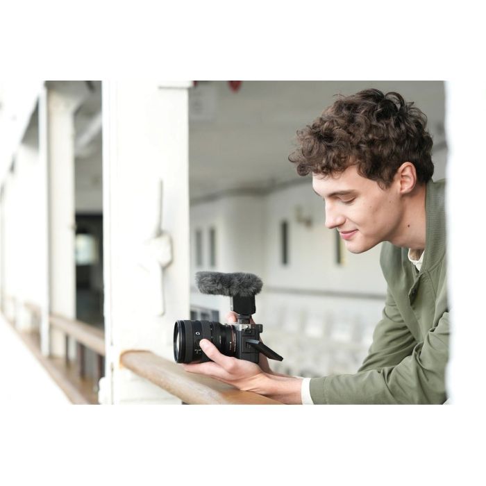 Объектив Sony 20-70mm f/4.0 G for NEX FF (SEL2070G.SYX) изображение 11