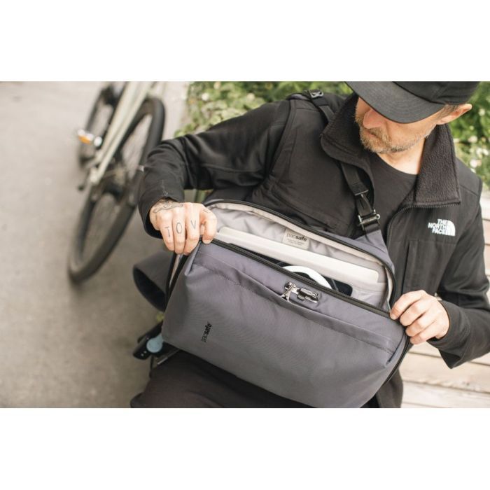 Рюкзак туристический Pacsafe X 13" commuter чорний (30665100) изображение 9
