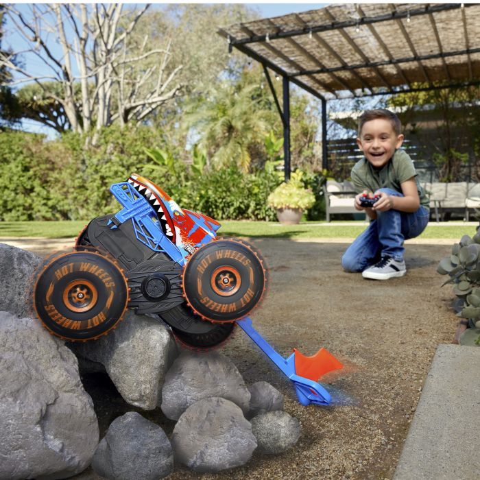 Радиоуправляемая игрушка Hot Wheels Автомодель Monster Trucks Tiger shark climber 1:15 (JFR39) изображение 7