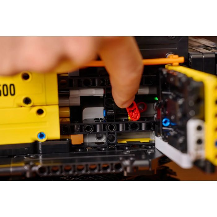 Конструктор LEGO Technic Экскаватор Volvo EC500 Hybrid (42215) изображение 10
