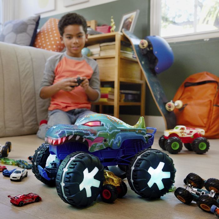 Радиоуправляемая игрушка Hot Wheels Автомодель Monster Trucks Мега Рекс 1:15 (JBD90) изображение 7