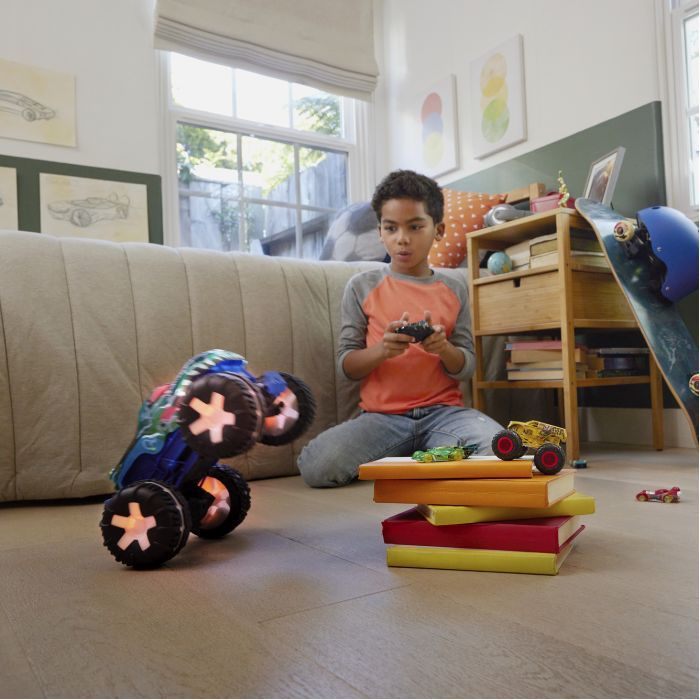 Радиоуправляемая игрушка Hot Wheels Автомодель Monster Trucks Мега Рекс 1:15 (JBD90) изображение 8