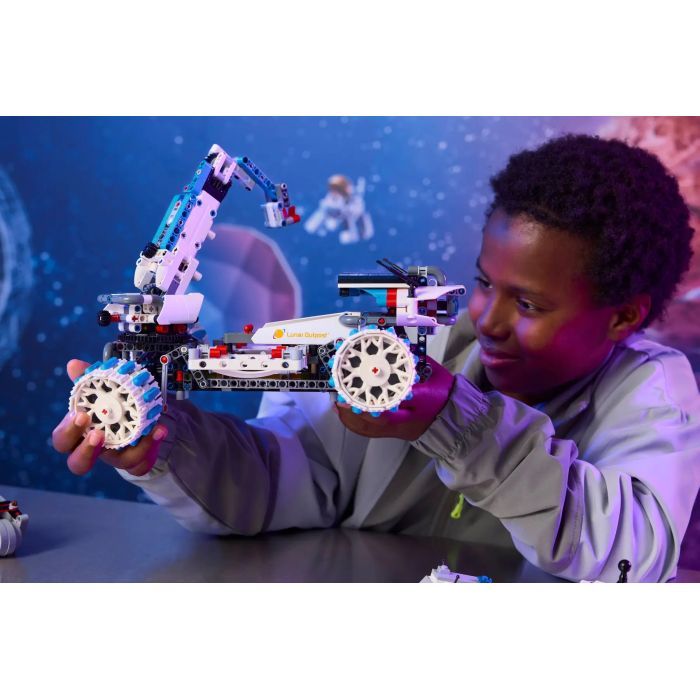 Конструктор LEGO Technic Лунный ровер Lunar Outpost. Космический корабль (42211) изображение 11