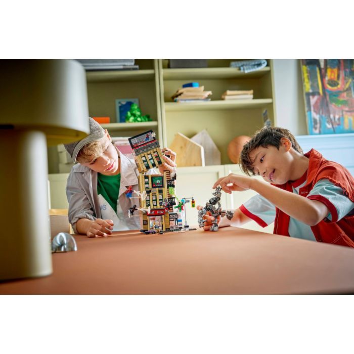 Конструктор LEGO Super Heroes Человек-паук против Мистерио: Дейли Бьюгл (76342) изображение 8