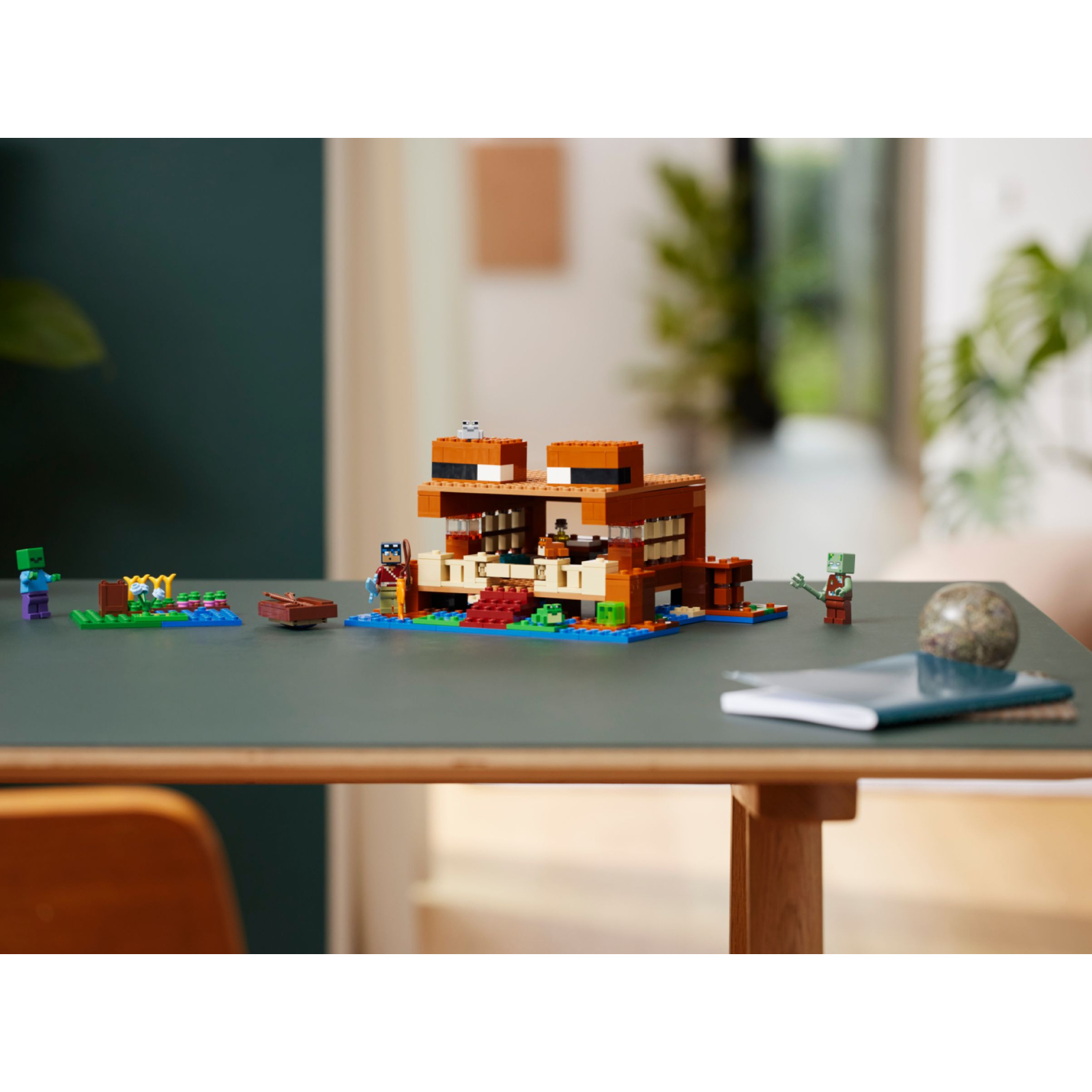 Конструктор LEGO Minecraft Дом в форме лягушки 400 деталей (21256) изображение 10