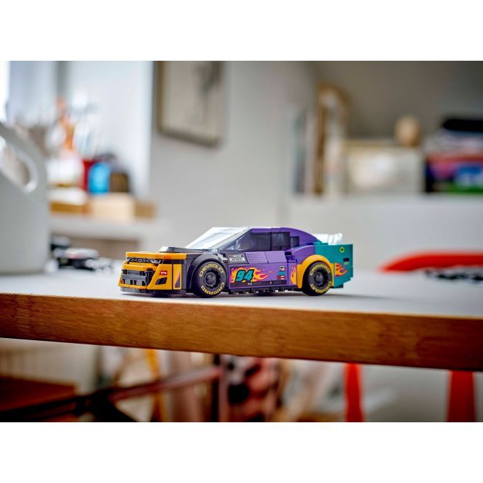 Конструктор LEGO Speed Champions NASCAR Next Gen Chevrolet Camaro ZL1, 328 деталей (76935) изображение 12