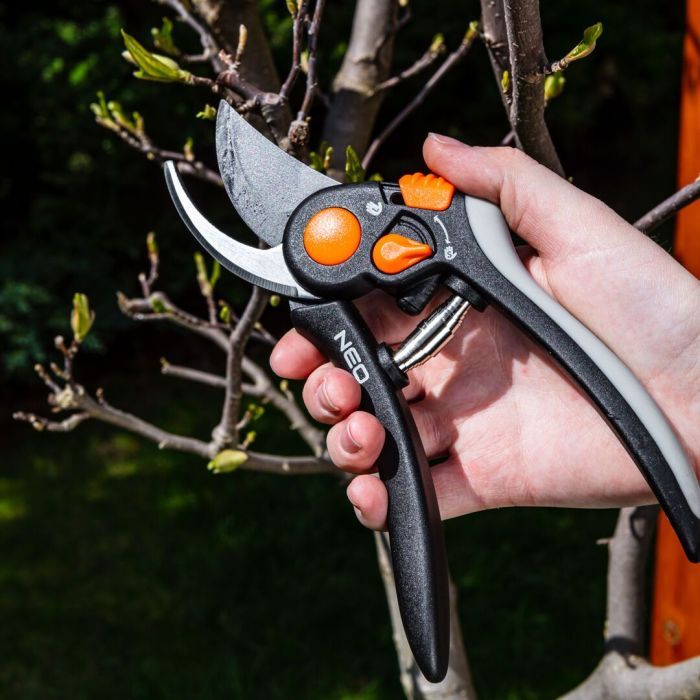 Секатор Neo Tools площинний, d різу 18мм, 200мм, 248г (15-202) зображення 8